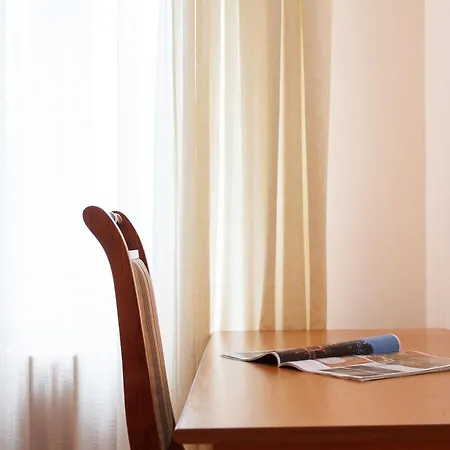 Hotel Center - Dobrinjska 4*