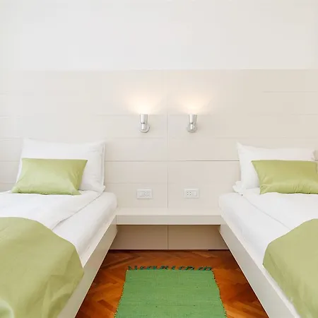Hotel Center - Dobrinjska 4*